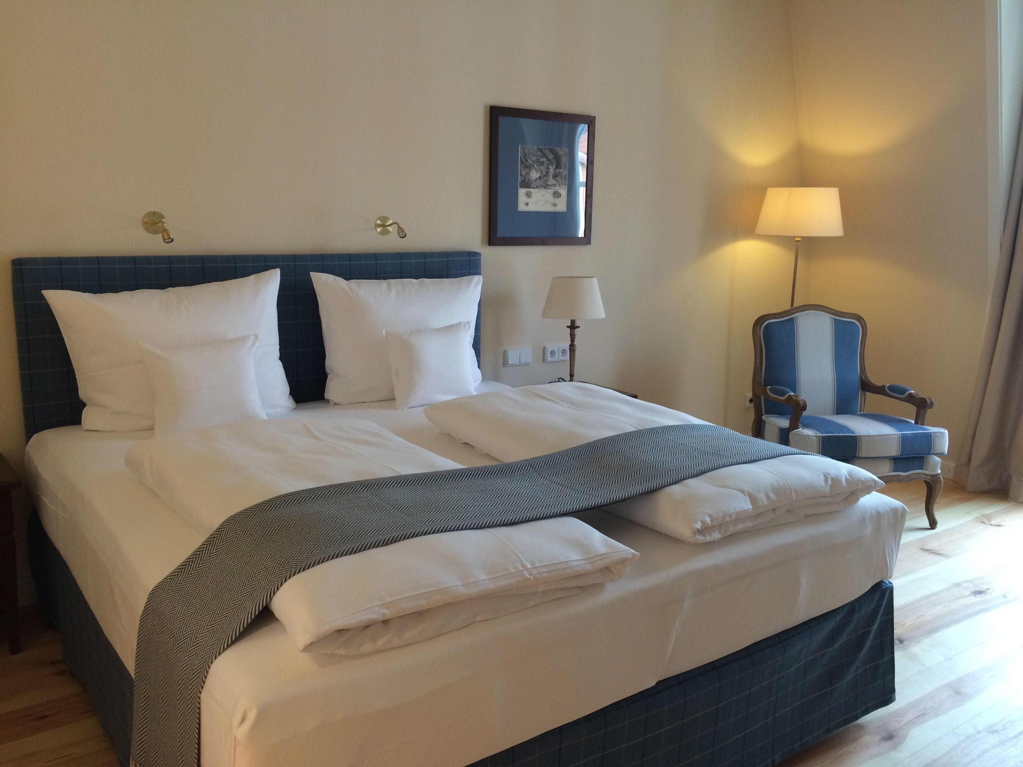 deluxe double room | 1 bedroom, minibar, in-room safe, desk