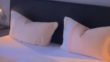 Hypo-allergenic bedding, desk, soundproofing, free WiFi