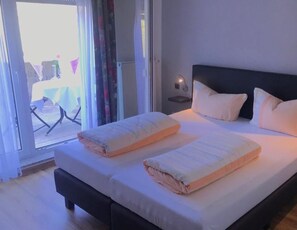 Hypo-allergenic bedding, desk, soundproofing, free WiFi - Hotel am Kirschberg (Buseck)