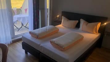 Hypo-allergenic bedding, desk, soundproofing, free WiFi
