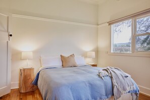 3 dormitorios, tabla de planchar con plancha, wifi gratis y ropa de cama