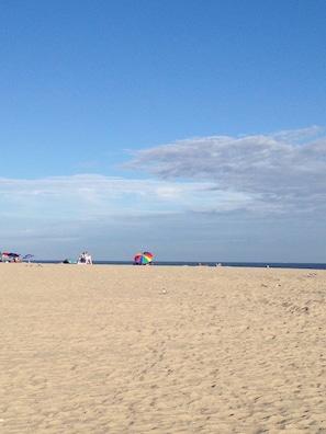 Beach nearby, sun-loungers, beach towels