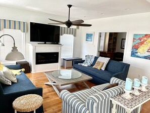 智能电视、壁炉、DVD 播放器、乒乓球