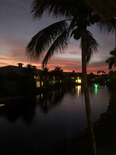 ¡Revitaliza, renueva y relájate en este retiro de golf privado, SIN tarifas adicionales!