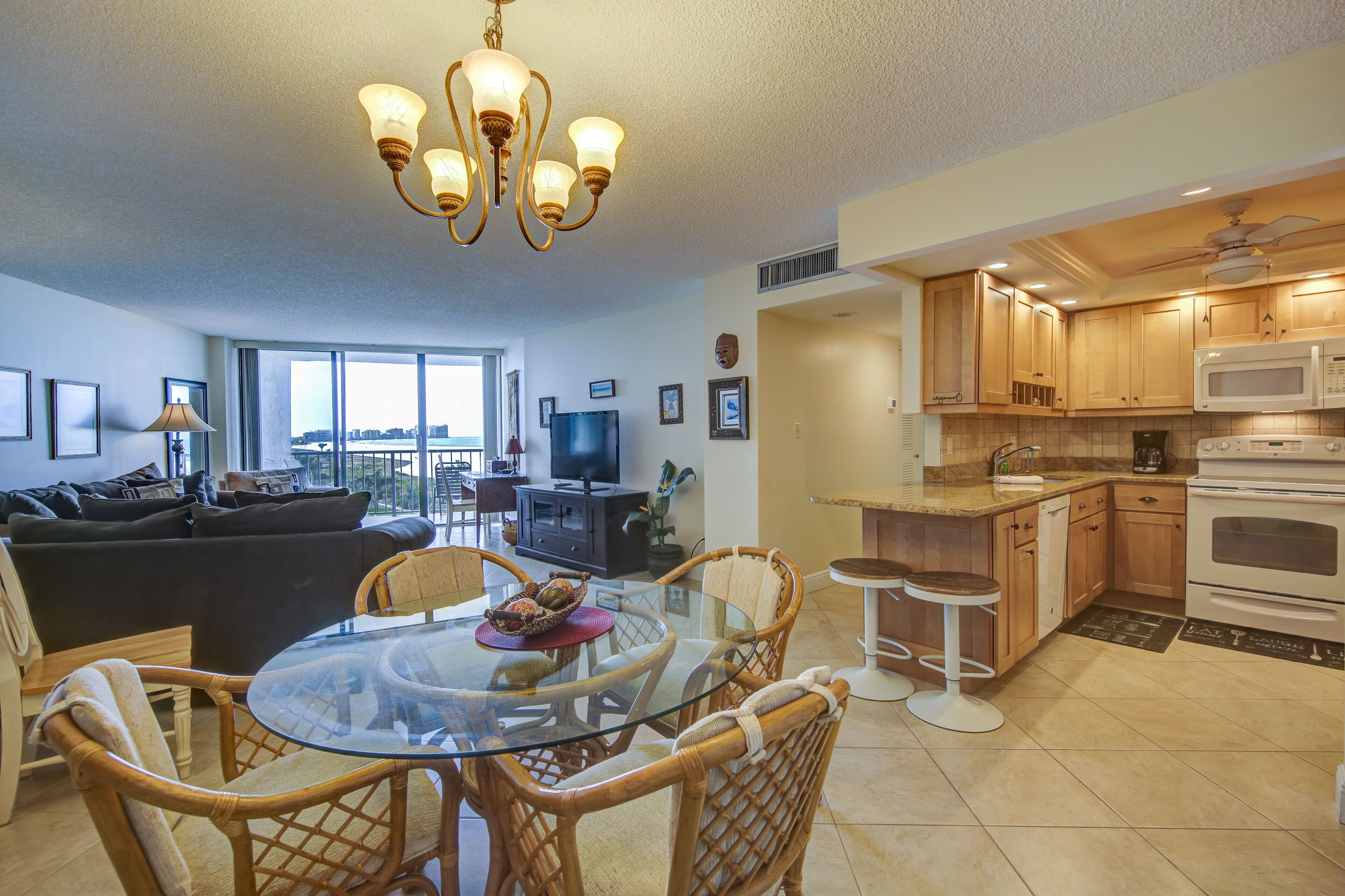 Huge Spring/Summer discounts!  Amazing southern views of beach 