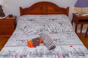 2 dormitoris, planxa i posts de planxar, wifi gratuïta i roba de llit