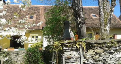 Jumilhac le grand- House of character with garden