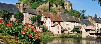 Jumilhac le grand- House of character with garden