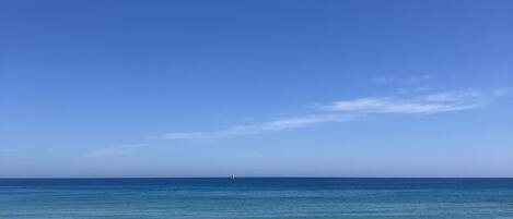 Beach nearby, sun-loungers, beach towels