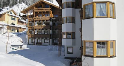 App Lyso, hiking and enjoyment in the mountains of Konigsleiten