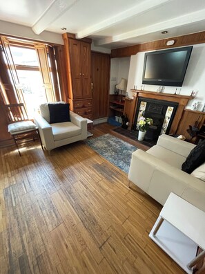 TV, fireplace, DVD player