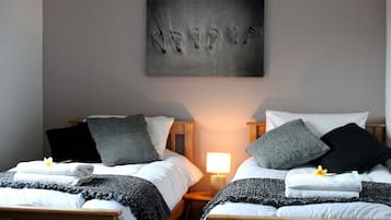 2 slaapkamers, een strijkplank/strijkijzer, gratis wifi, beddengoed