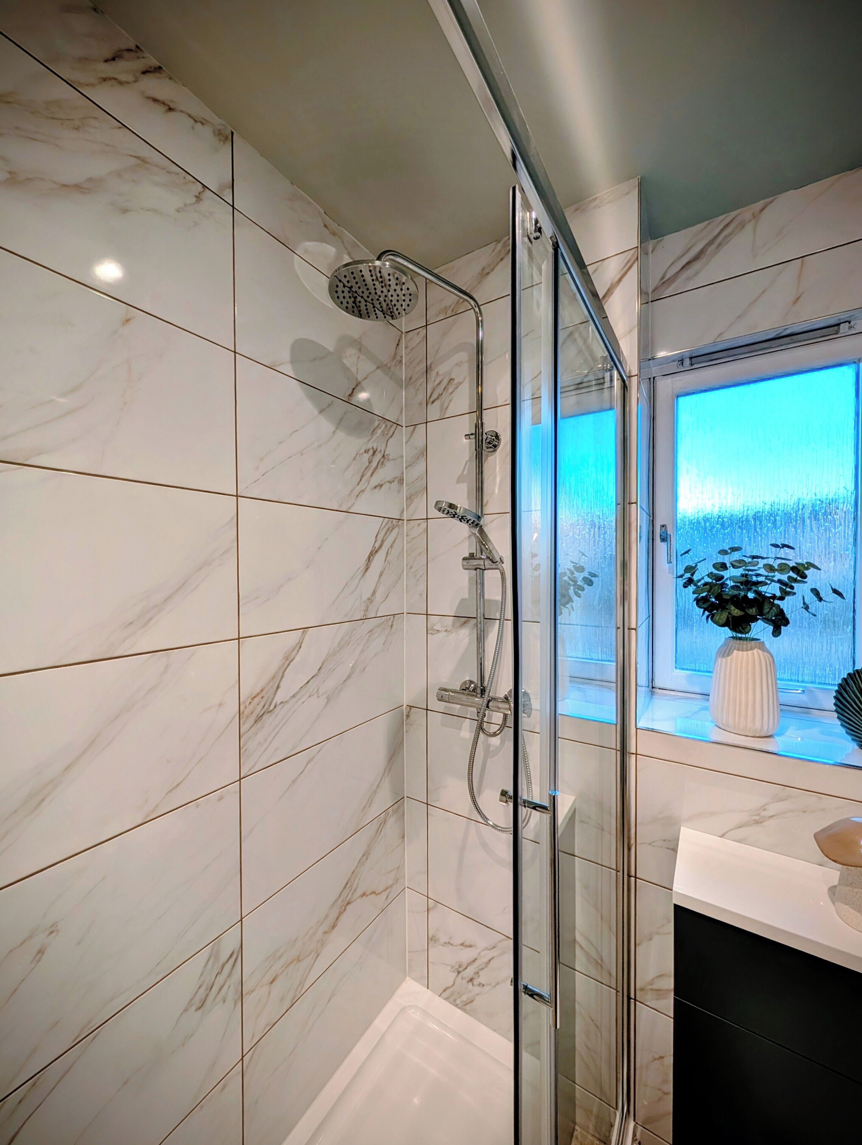 Combined shower/bathtub, hair dryer, towels, soap