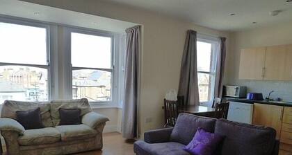 Schöne helle, geräumige Wohnung mit Meerblick