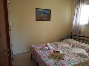 2 bedrooms, in-room safe, iron/ironing board, WiFi - father's house in kissamos (Korfalonas)