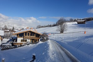 Exterior - Beautiful chalet/ holiday home/in the mountains/ski slope of Kitzbühel (Kirchberg in Tirol)