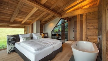 7 bedrooms, iron/ironing board, WiFi, bed sheets