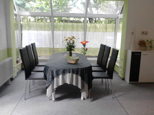 Large holiday property right by the outdoor pool & S-Bahn Berlin (15 minutes to the center)