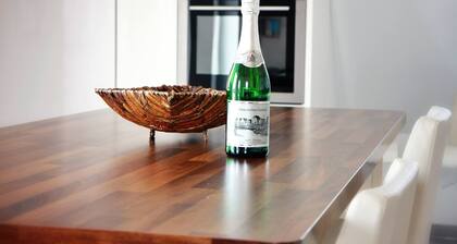 Nice, large and bright apartment in Ankerstrasse 10