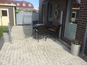 Outdoor dining - Nice, large and bright apartment in Ankerstrasse 10  (Krummhörn)