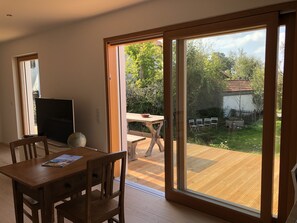 Interior - Modern, large terrace, garden and lots of sun. (Königsdorf)
