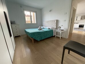 1 bedroom, iron/ironing board, travel cot, free WiFi
