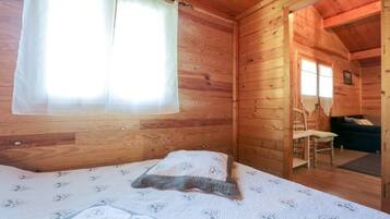 2 bedrooms, iron/ironing board, travel crib, free WiFi