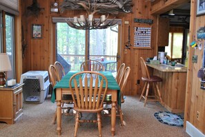 Dining - Beautiful round lake northern cedar modern vacation home (Hayward)