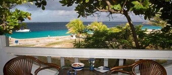 Ocean-Front, Bari Reef Studio (A4) with Gorgeous View