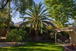 Property grounds - Private Oasis in South Palm Desert (Palm Desert)
