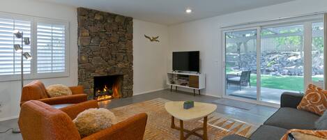 Smart TV, fireplace, DVD player, books