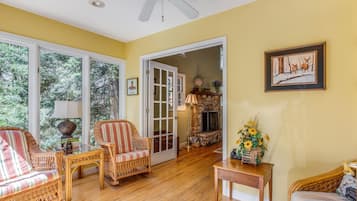 Smart TV, fireplace, DVD player, books