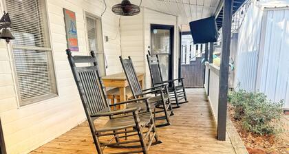 Family Beach Cottage in Ocean Lakes • Walk to Beach • Sleeps 6