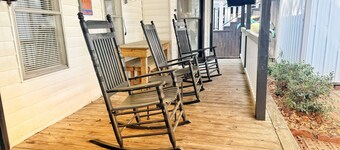 Family Beach Cottage in Ocean Lakes • Walk to Beach • Sleeps 6