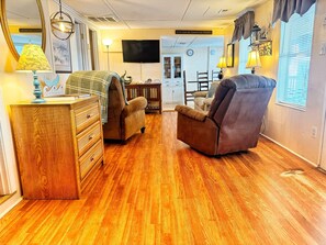 スマートテレビ、DVD プレーヤー、書庫、ビデオライブラリ