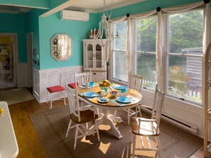 Dining - Now booking 2026!  Only a few weeks remain.  The ocean is across the street. (Cape May Point)