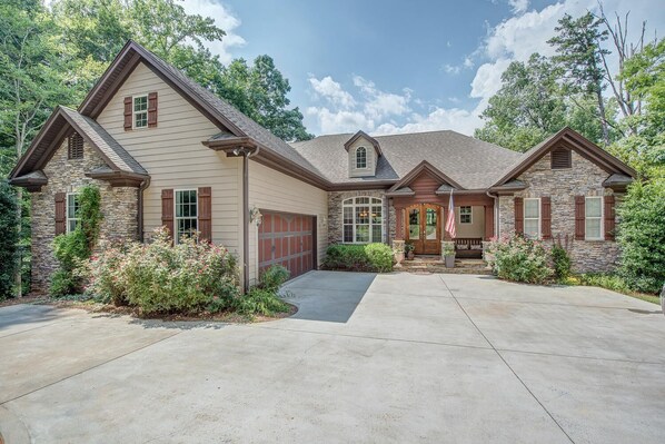 Exterior - Paradise in front of the lake (Belmont)