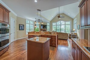 Fridge, microwave, oven, stovetop - Paradise in front of the lake (Belmont)