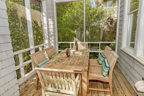 Outdoor dining - Spectacular Rental in Cape Fear Station! Access to both clubs; large screened in porch (Bald Head Island)
