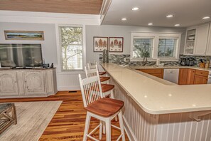 Fridge, coffee/tea maker, high chair, ice maker