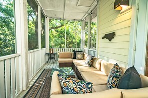 TV - Live oak views from this 3 bedroom cottage; 2 golf carts and peaceful screened in porch (Bald Head Island)