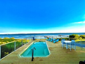 Alberca al aire libre y alberca climatizada