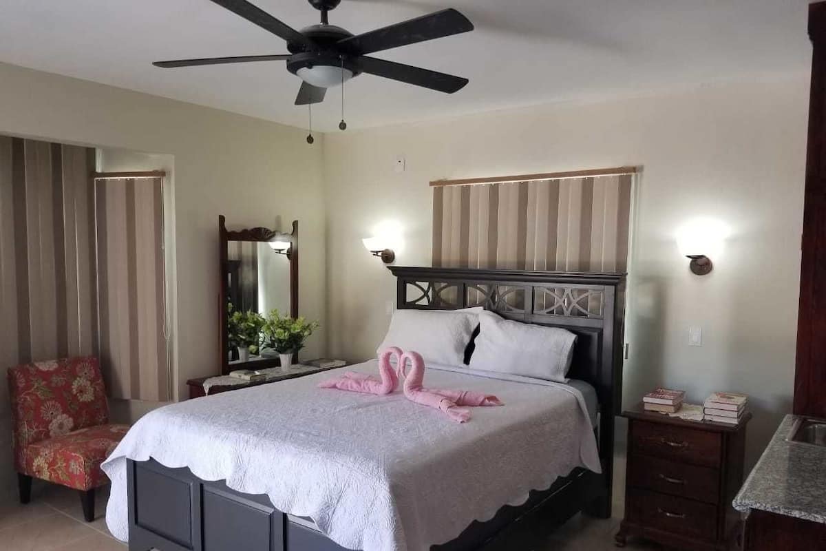 Standard Room, 1 Queen Bed