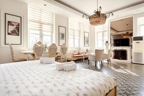 Family Suite, 2 Bedrooms, 2 Bathrooms, Sea View | Egyptian cotton sheets, premium bedding, pillowtop beds, minibar - Cezayir Rooms (Istanbul)