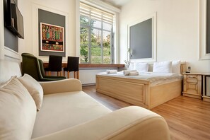 Premium Room, City View | Egyptian cotton sheets, premium bedding, pillowtop beds, minibar - Cezayir Rooms (Istanbul)