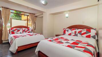 Familienzimmer, Nichtraucher, Stadtblick | Verdunkelungsvorhänge, kostenloses WLAN