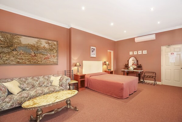 Free WiFi, bed sheets