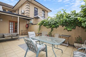 Luxury Room, 1 King Bed, Non Smoking | Courtyard view