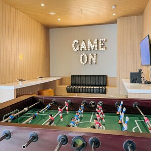 Games room - YELLO Hotel Paskal Bandung (Bandung)