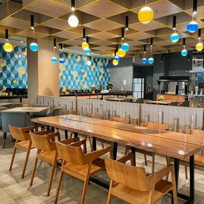 Breakfast, lunch, dinner served; pool views  - YELLO Hotel Paskal Bandung (Bandung)